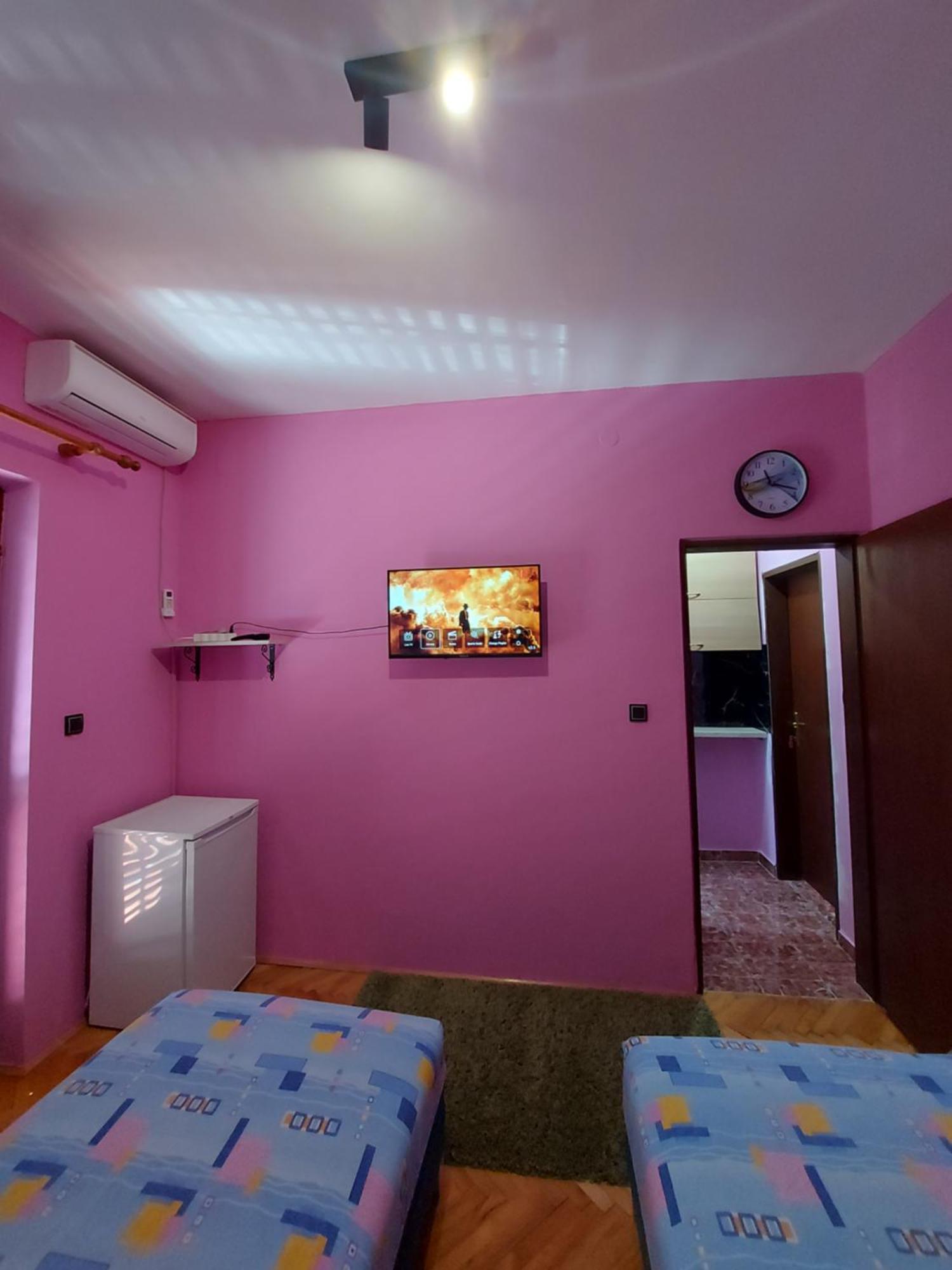 Barcelona Apartments Tivat Exterior photo