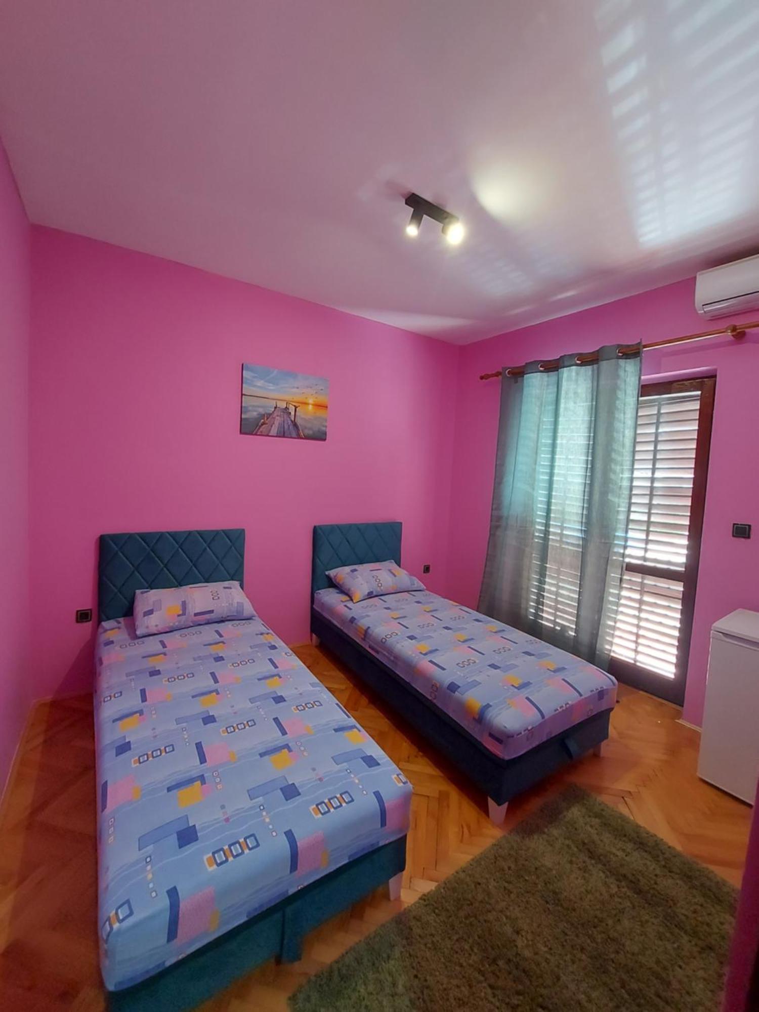 Barcelona Apartments Tivat Exterior photo